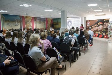 Молодежь читает о войне